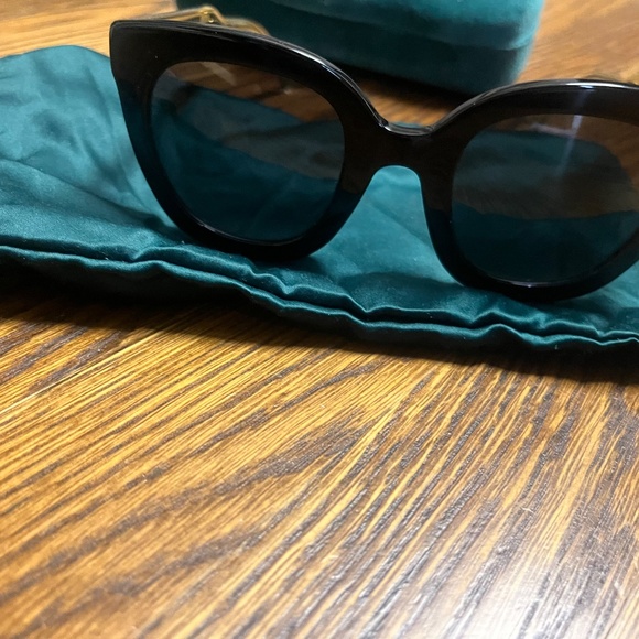 Gucci women’s sunglasses black - Picture 4 of 7